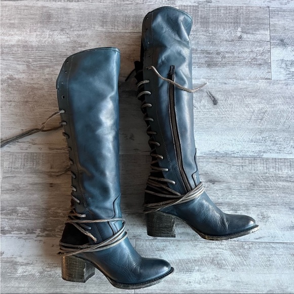 Freebird Coal boots in Navy Blue ❄️❤️🎁 - Picture 1 of 7